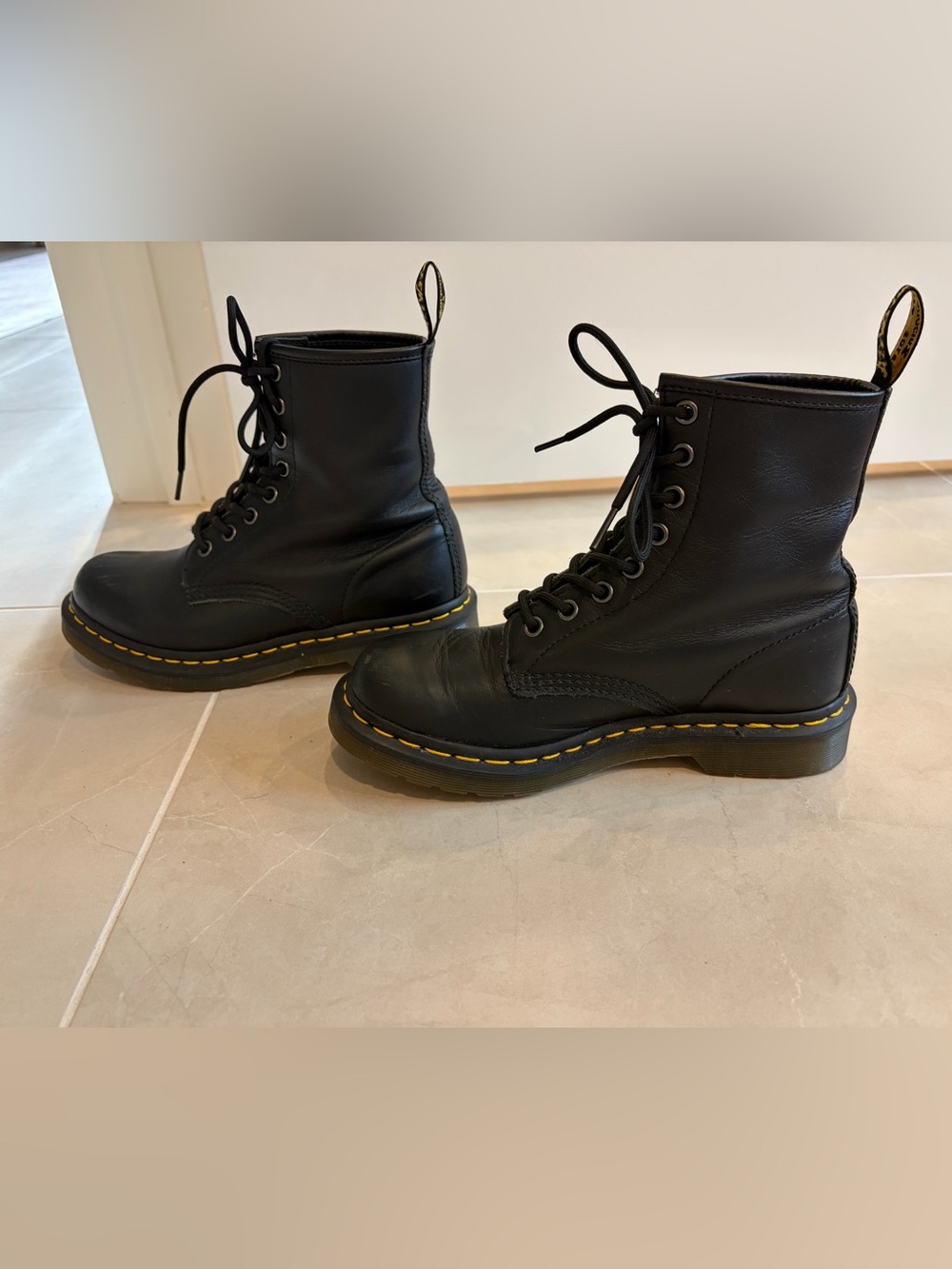Dr. Martens 11821 Black Leather Boots – Women’s Size 6 / EU 37